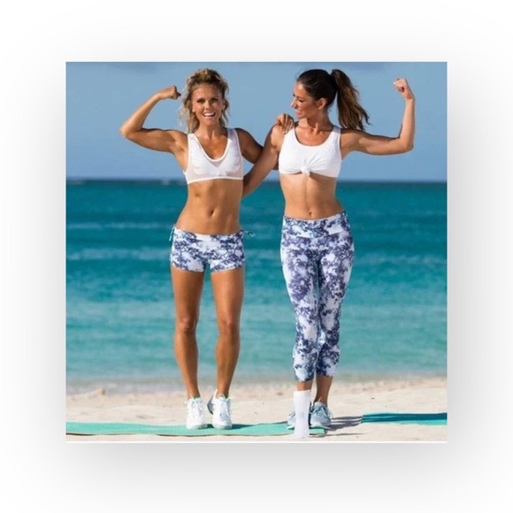 Onzie ☀︎︎ Hot Yoga Running Sweatproof Capri Pant ☀︎︎ Blue Starburst Print ☀︎︎ XS - Picture 15 of 16